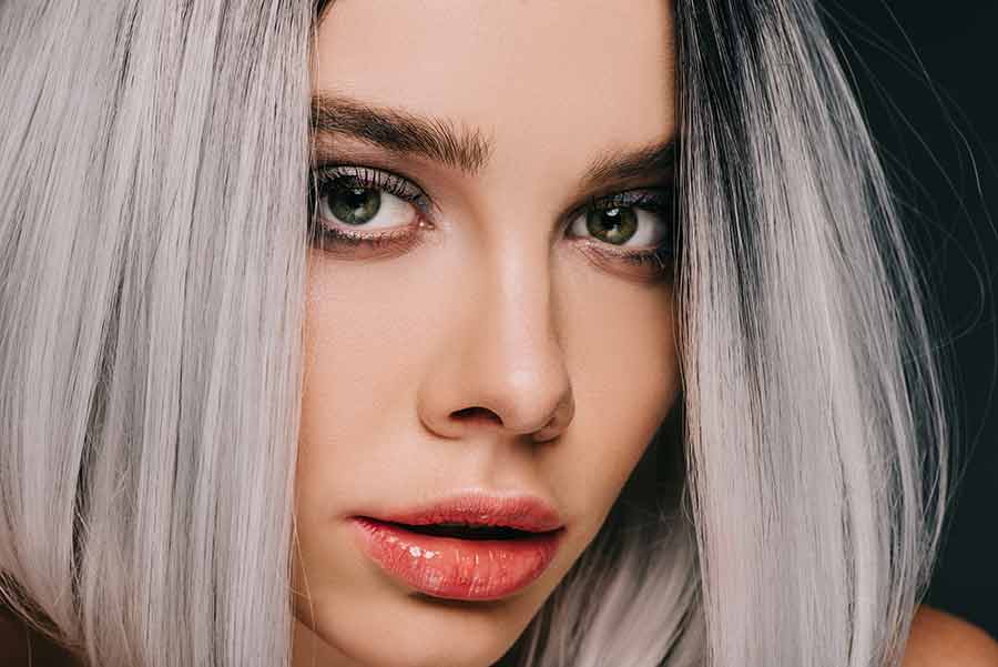 capelli-bianchi-donna-giovane